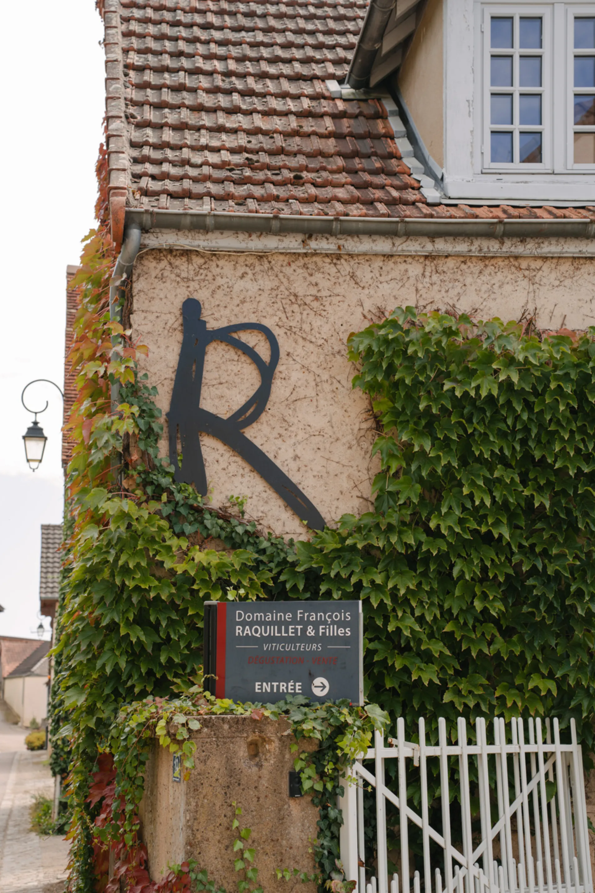 Entrée du Domaine Jeanne & François Raquillet, 19 rue de Jamproyes à Mercurey